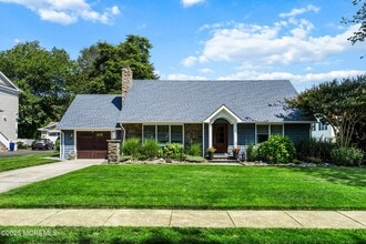 Building Photo - 1204 Holly Pl
