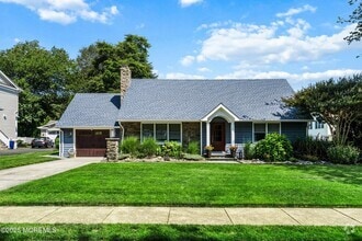 Building Photo - 1204 Holly Pl