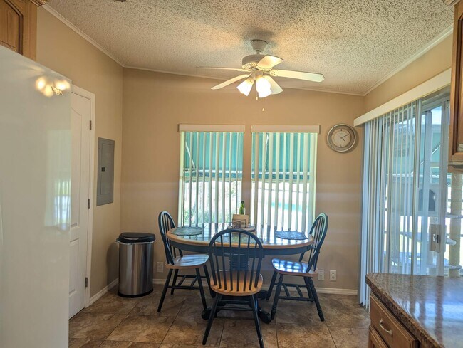 Eat-in kitchen - 9852 Grackle Loop