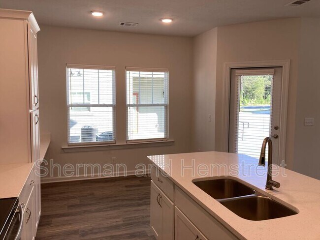 Foto del edificio - 2014 Lotus Dr