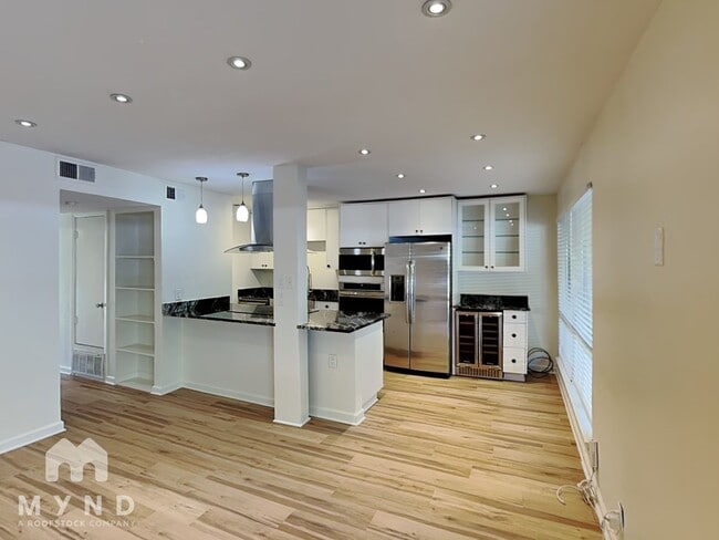 Building Photo - 500 E Riverside Dr