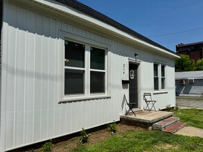 Building Photo - 214 E Horah St