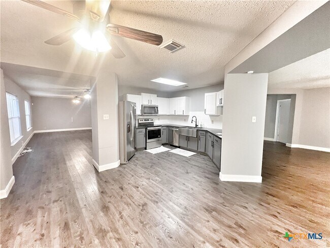 Foto del edificio - 13907 Quarles St