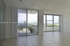 Foto del edificio - 900 Bay Dr