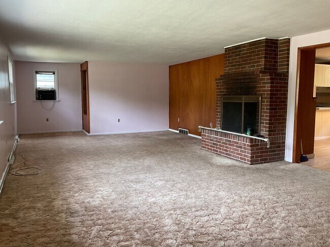 Building Photo - 908 Red Hill Rd