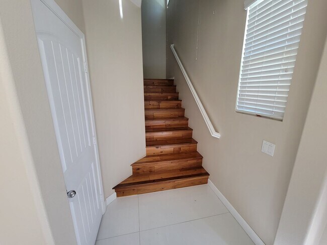 Building Photo - Highly Upgraded 3 Br 2 car garage
