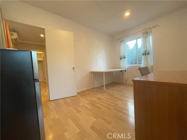 Foto del edificio - 254 S Grand Oaks Ave