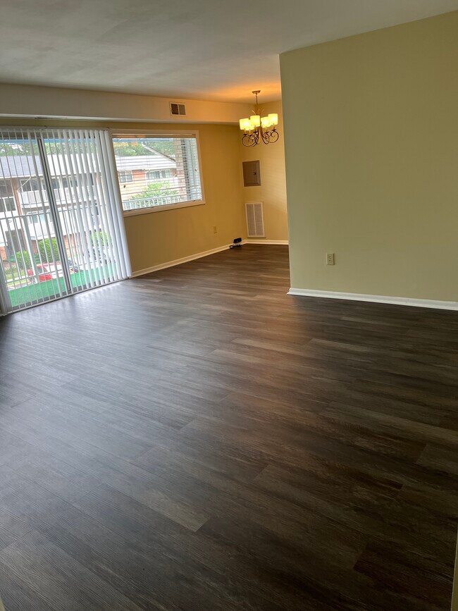 Building Photo - 5612 Crenshaw Rd