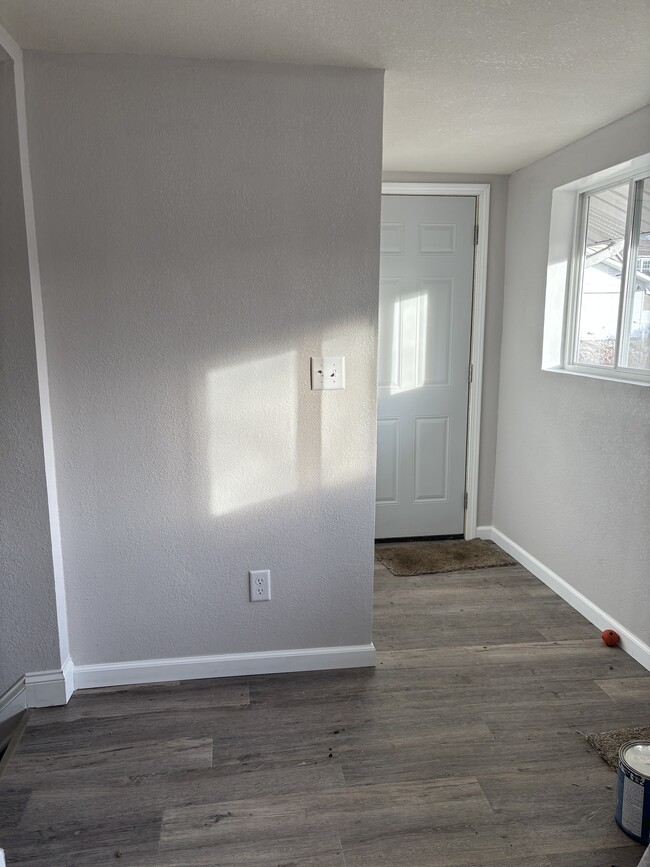 Building Photo - 914 N 6th St