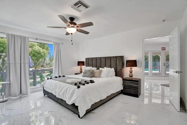 Building Photo - 1809 Coral Gardens Dr