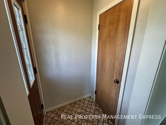 Foto del edificio - Cozy 4 Bedroom 3 Bathroom Home