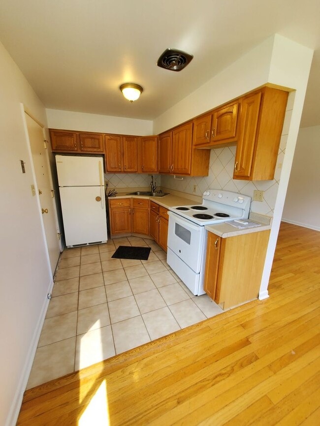 Foto del edificio - 516 Blake Ave