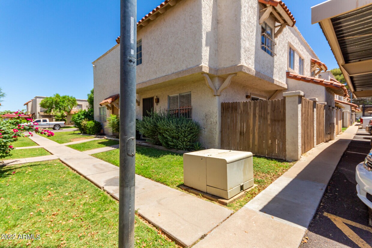 Primary Photo - 1211 E Townley Ave