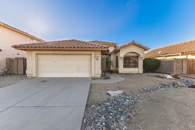 Spacious 3 Bed, 2 Bath Home in Peoria - Your Perfect Home Awaits! - Spacious 3 Bed, 2 Bath Home in Peoria - Your Perfect Home Awaits!