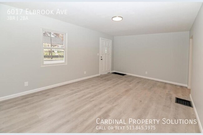 Foto del edificio - FULLY RENOVATED & SPACIOUS 3-BEDROOM HOUSE