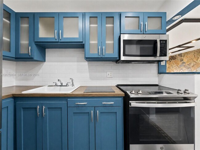 Foto del edificio - 8411 NW 8th St