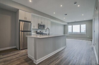 Building Photo - 475 Communipaw Ave