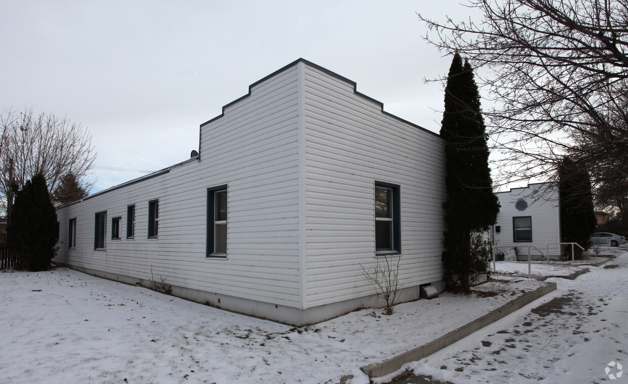 Building Photo - Courtyard Apartments