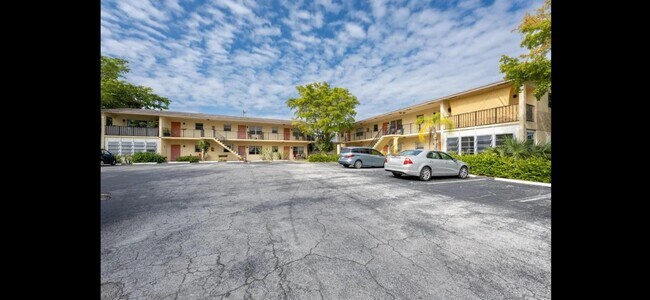 Building Photo - 331 S J St