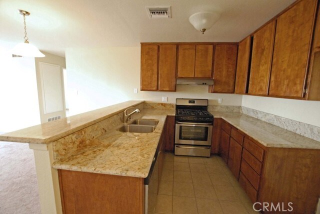 Foto del edificio - 17330 Chatsworth St