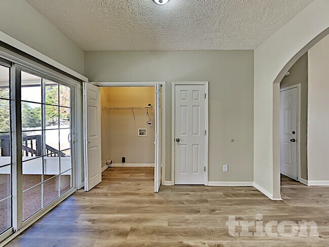 Foto del edificio - 407 Barking Dr