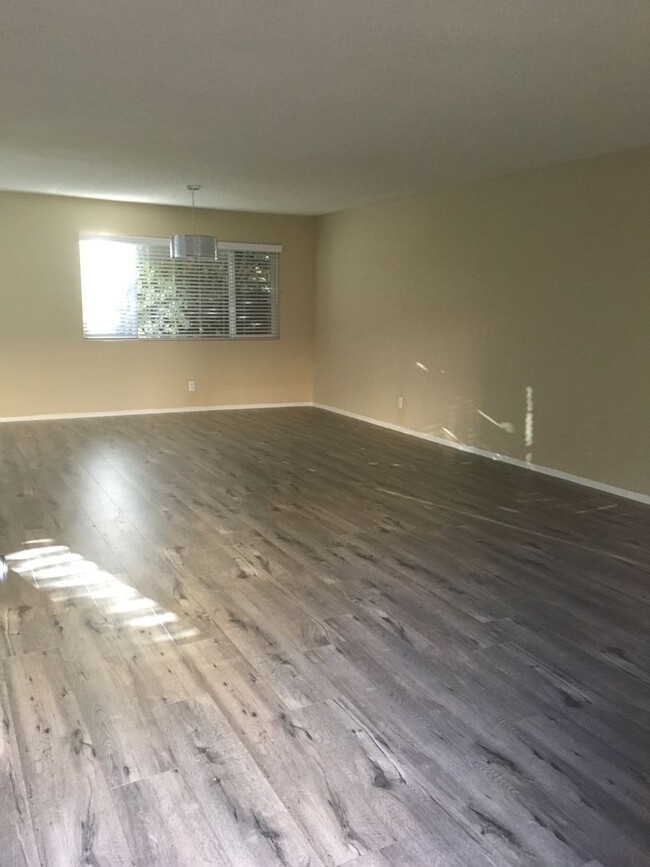 Foto del edificio - 24933 Walnut St