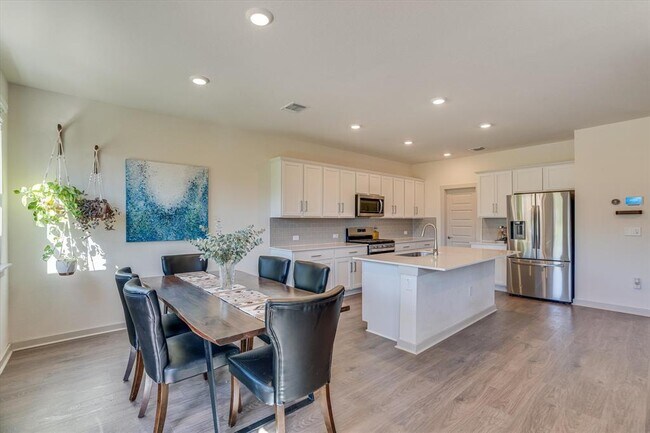 Foto del edificio - 2405 Sisterdale Ln