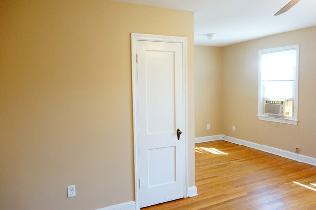 Building Photo - Beautifully Updated Apartments in a Quiet Garden-Style Building