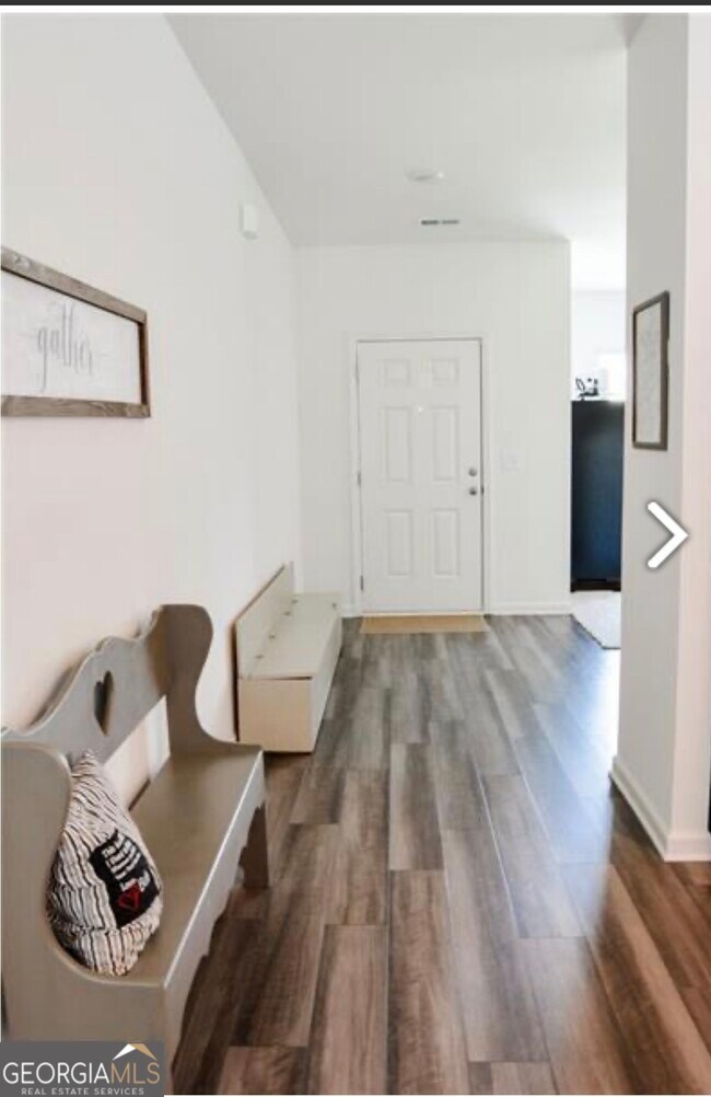 Foto del edificio - 7584 Saffron Ave