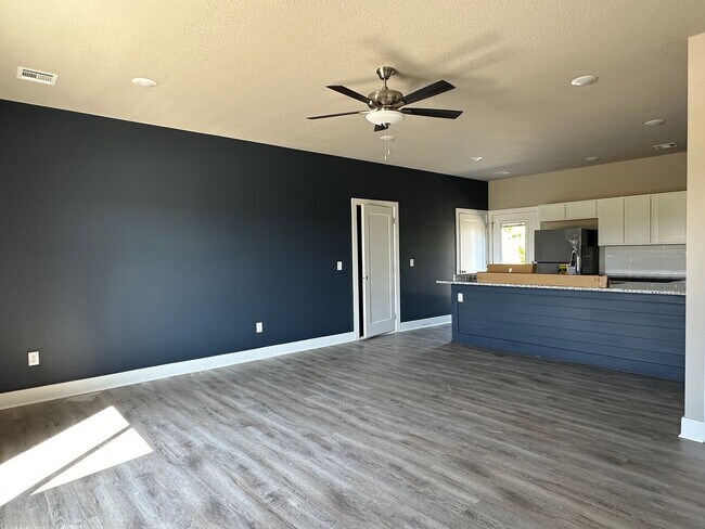 Foto del edificio - Brand New Duplex - Valley Center 1/2 off 1...