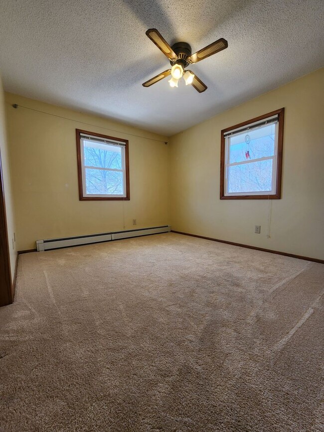 Building Photo - 7225 Valley Pl