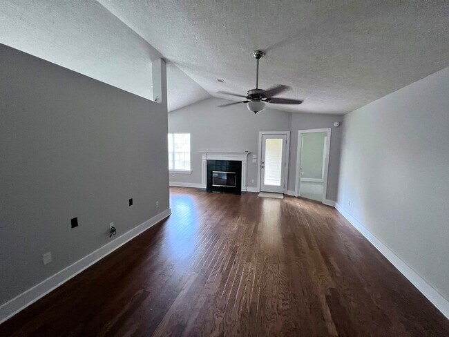 Foto del edificio - 8311 Hunters Ridge Trail