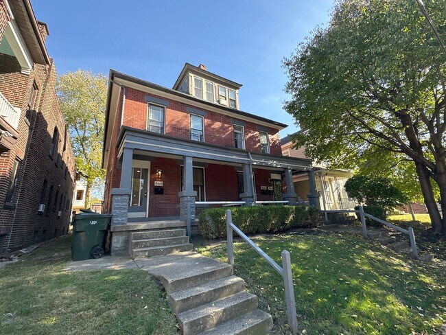 Building Photo - Dennison Ave 866-868 CR