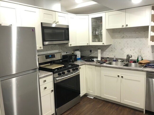 kitchen - 212 Ridgewood Ave