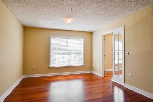 Photo - Beautiful 3 Bed 2 Bath WITH BONUS ROOM for... Apartment