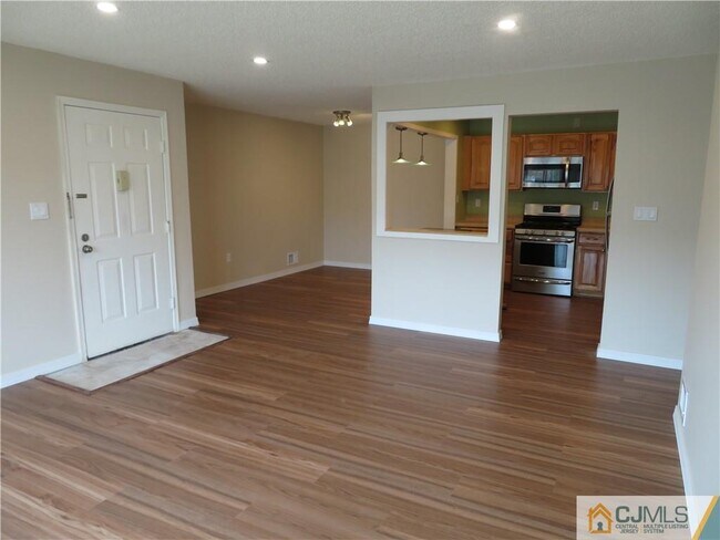 Building Photo - 492 Danbury Ln