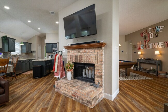 Building Photo - 4307 Sarasota Ln
