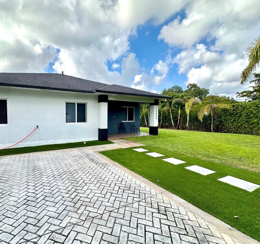 Foto principal - 14890 NE 10th Ave