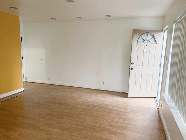 Building Photo - 3385 La Selva St