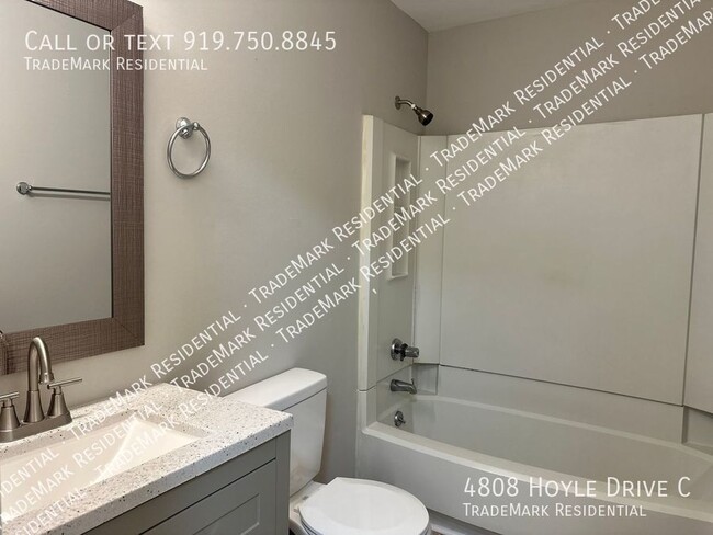 Building Photo - Gorgeously Renovated 2 Bedroom Aparment