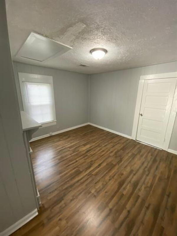 Foto del edificio - 110 W Mitchell St