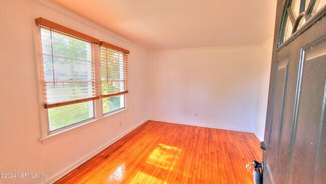 Foto del edificio - 4803 Lexington Ave