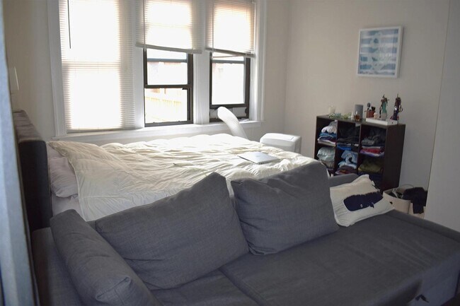 Foto del edificio - 837 W Cornelia Ave