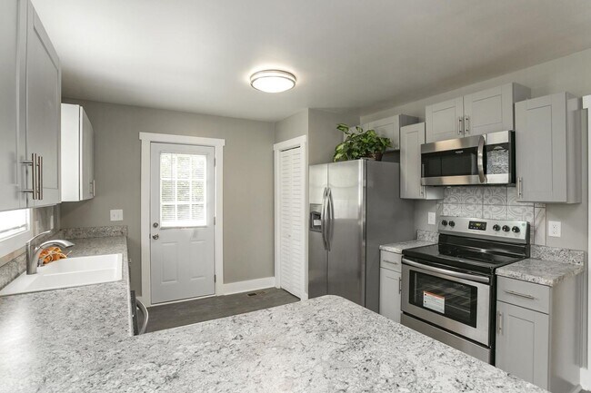 Foto del edificio - 2410 Dennywood Dr