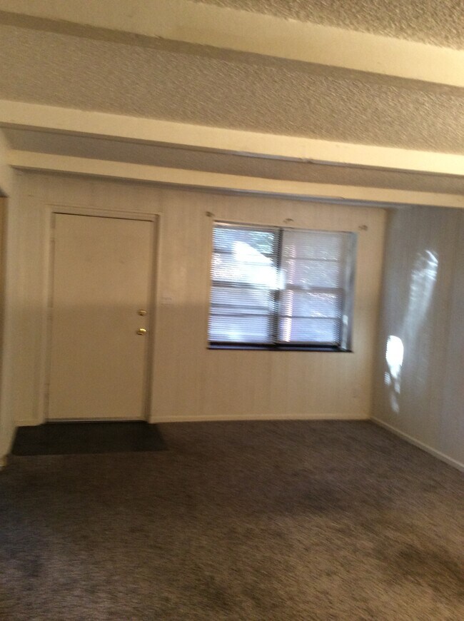 Living room - 7034 Woodson Rd