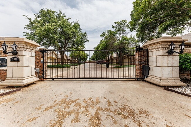 Foto del edificio - Spacious 3-Bedroom in Gated Community