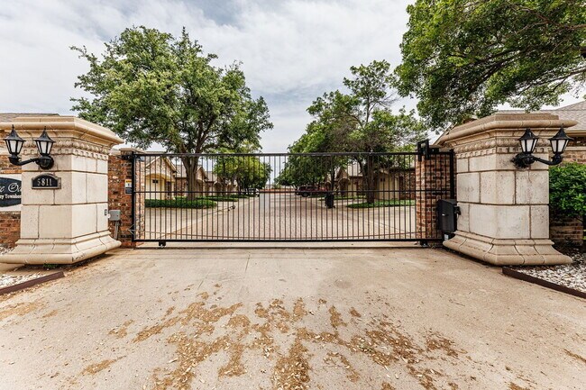 Building Photo - Spacious 3-Bedroom in Gated Community