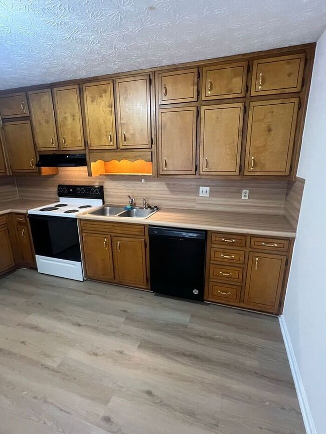 Foto del edificio - Finally 2 bedroom 1 bath ranch duplex avai...