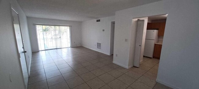 Building Photo - 405 Executive Center Dr
