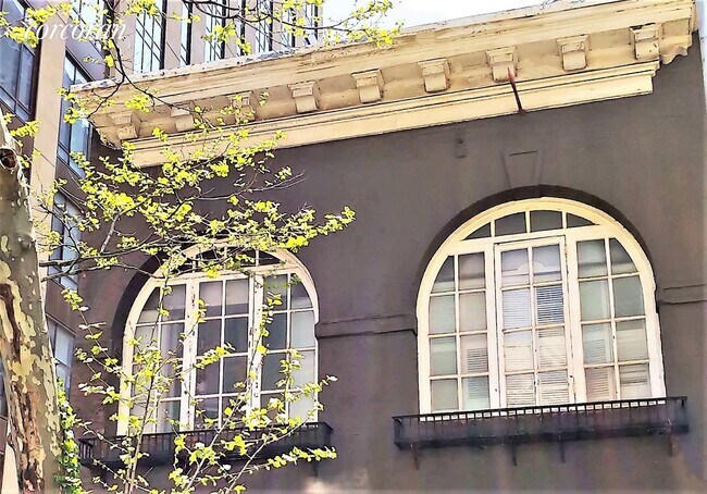 Foto del edificio - 208 E 20th St